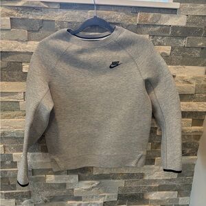 Nike Tech Heather Gray Pullover - Large